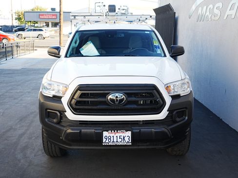 Used 2022 Toyota Tacoma SR image 2