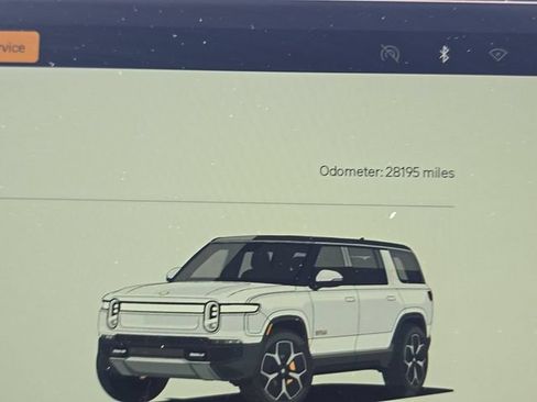 Used 2024 Rivian R1S Adventure AWD/4WD image 9