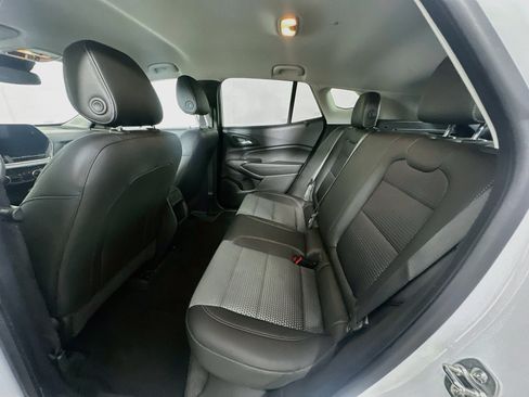 Used 2025 Chevrolet Trax LT FWD image 25
