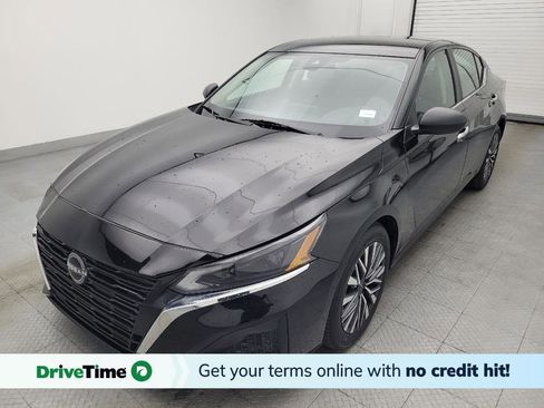 Used 2024 Nissan Altima 2.5 SV image 1