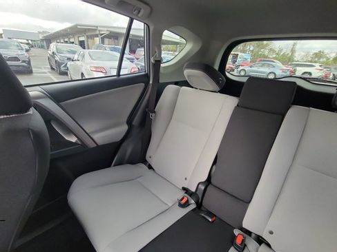 Used 2018 Toyota RAV4 XLE image 4