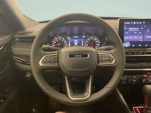 Used 2026 Jeep Compass Latitude AWD/4WD image 15