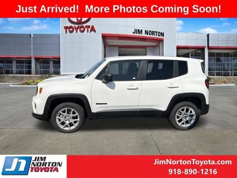 Used 2023 Jeep Renegade Latitude AWD/4WD image 4