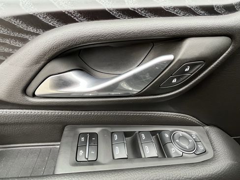 Used 2024 GMC Yukon XL Denali w/ Advanced Technology Package image 15