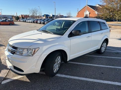 Used 2018 Dodge Journey SE image 1