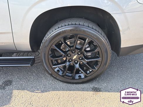 Used 2023 Chevrolet Suburban High Country AWD/4WD image 26