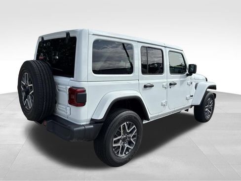 Used 2025 Jeep Wrangler Unlimited Sahara AWD/4WD image 5