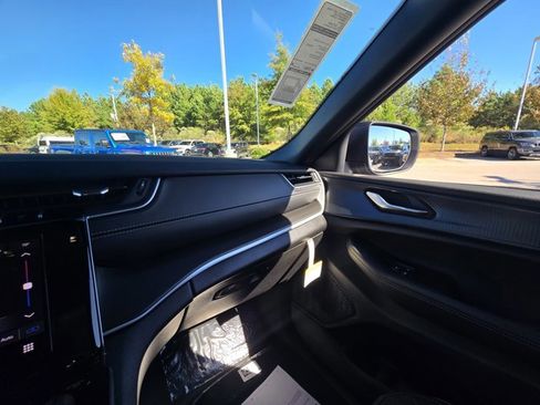 New 2025 Jeep Grand Cherokee Laredo image 26