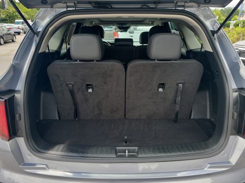 Used 2023 Kia Sorento S w/ Panoramic Sunroof Package FWD image 9