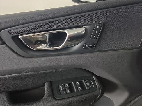 Used 2018 Volvo XC60 T5 Momentum w/ Convenience Package AWD/4WD image 22