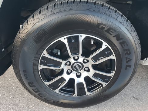 Certified 2024 Nissan Titan SV w/ SV Convenience Package image 28