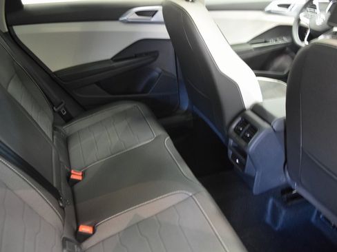 New 2025 Volkswagen Taos SE image 6