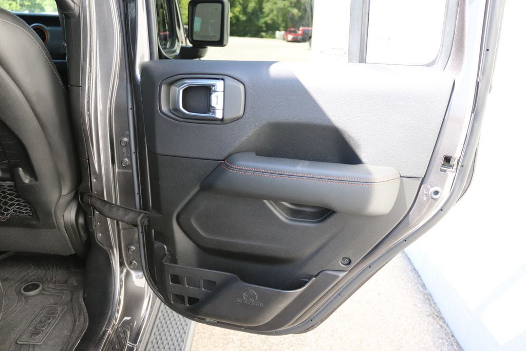 Used 2023 Jeep Gladiator Mojave w/ LED Lighting Group AWD/4WD image 33