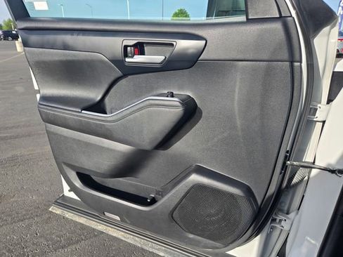 Used 2023 Toyota Highlander XLE image 20