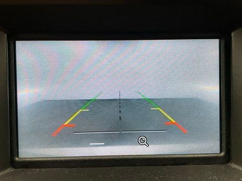 Used 2017 Ford Explorer XLT FWD image 5