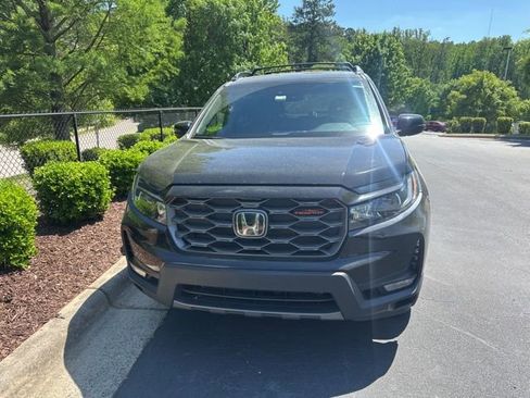 Used 2025 Honda Passport TrailSport image 4