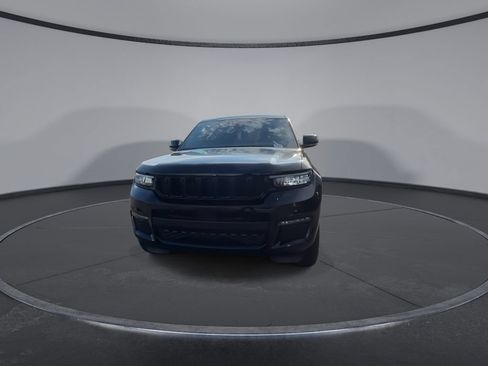 Used 2025 Jeep Grand Cherokee L Limited w/ Black Appearance Package AWD/4WD image 7