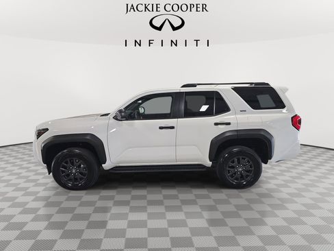 Used 2025 Toyota 4Runner SR5 AWD/4WD image 8
