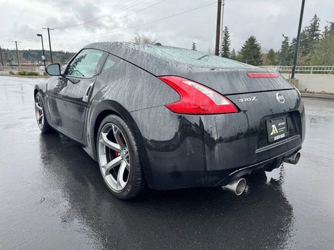 Used 2010 Nissan 370Z Touring image 8