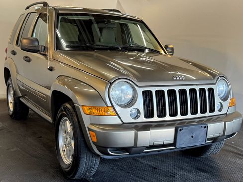 Used 2007 Jeep Liberty Sport AWD/4WD image 4
