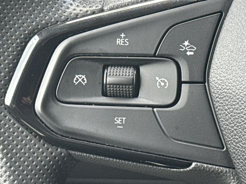 Used 2025 Chevrolet Trax LT FWD image 29