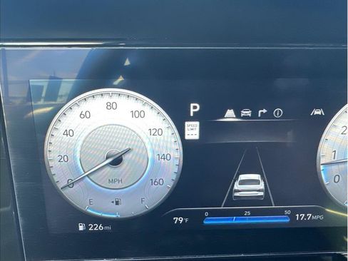 Used 2025 Hyundai Elantra SEL FWD image 21