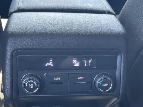 Certified 2023 GMC Acadia SLE w/ Driver Convenience Package image 17