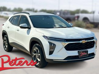 Used 2025 Chevrolet Trax LT w/ Driver Confidence Package image 1