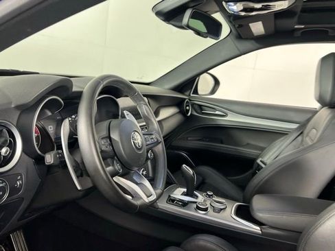 Used 2023 Alfa Romeo Stelvio Veloce image 19