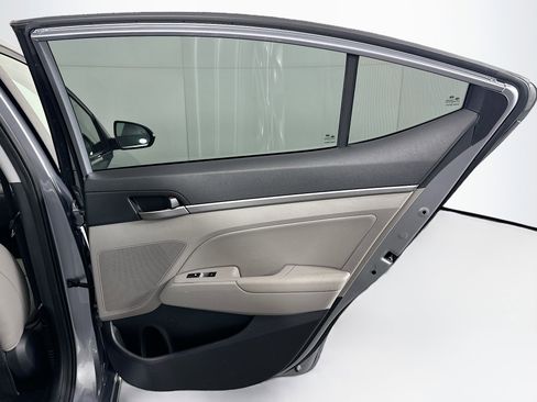 Used 2017 Hyundai Elantra Limited w/ Limited Tech Package 04 image 29