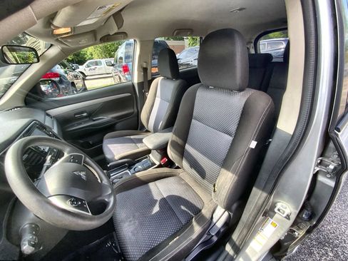 Used 2018 Mitsubishi Outlander ES FWD image 13