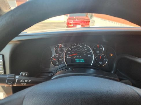 Used 2017 GMC Savana 2500 RWD image 17