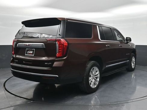 Used 2023 GMC Yukon XL SLT w/ SLT Luxury Package image 7