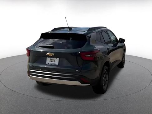 Used 2025 Chevrolet Trax LT w/ LT Convenience Package FWD image 11