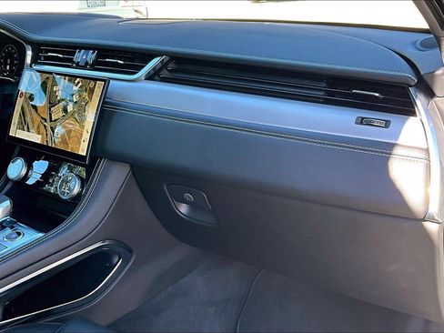 Used 2025 Jaguar F-PACE R-Dynamic S image 17