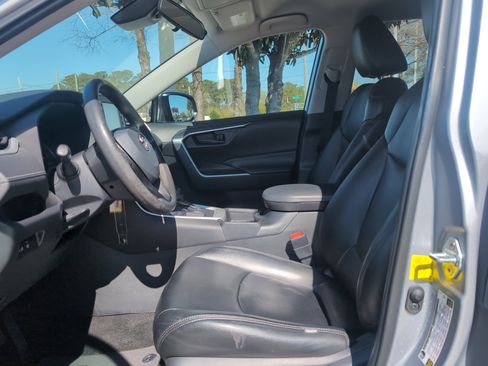 Certified 2021 Toyota RAV4 LE w/ Carpet Mat Package (TMS) image 15