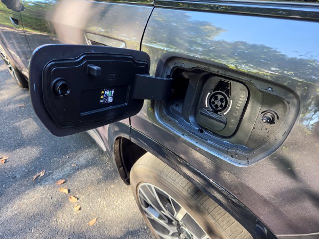 Used 2025 Jeep Wagoneer S Limited AWD/4WD image 35