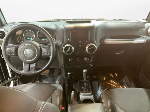 Used 2017 Jeep Wrangler Unlimited Rubicon w/ Cold Weather Group image 10