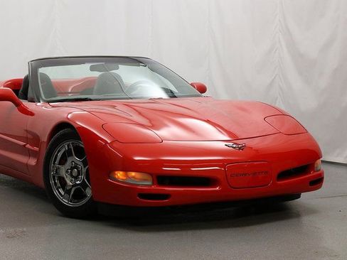 Used 1999 Chevrolet Corvette Convertible RWD image 3