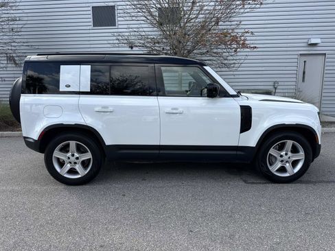 Used 2023 Land Rover Defender 110 SE image 5