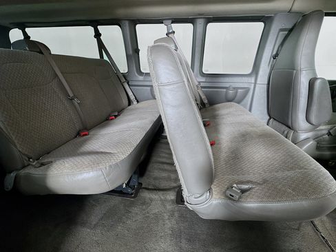 Used 2018 Chevrolet Express 3500 LT w/ LT Preferred Equipment Group image 21