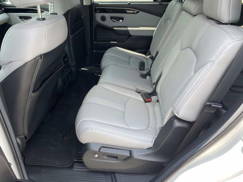 Used 2025 Honda Pilot EX-L image 12