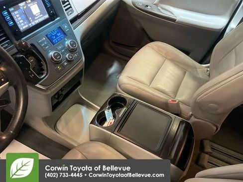 Used 2015 Toyota Sienna XLE image 17