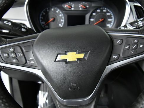 Used 2022 Chevrolet Equinox LS image 2