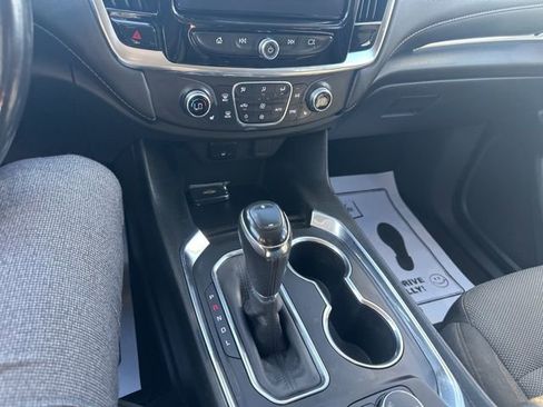 Used 2020 Chevrolet Traverse LT image 38
