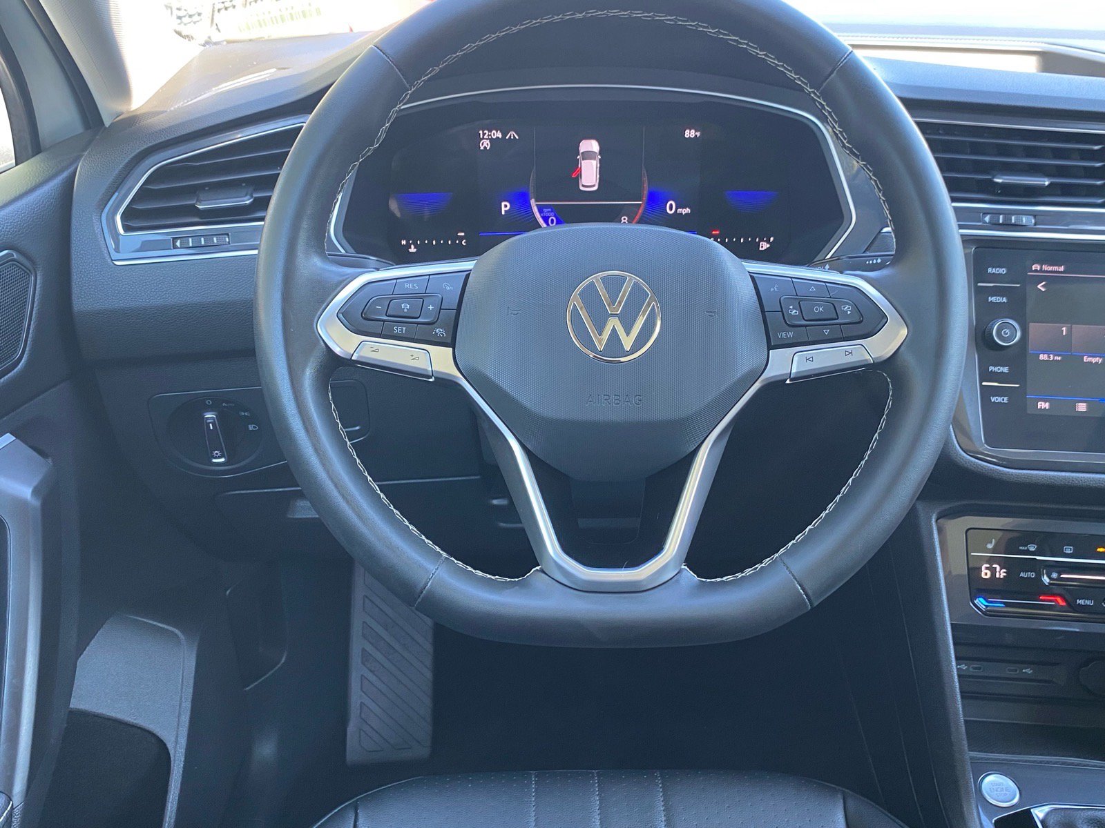 Certified 2023 Volkswagen Tiguan SE w/ Panoramic Sunroof Package AWD/4WD image 6