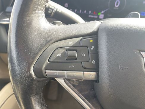 Used 2022 Cadillac Escalade Premium Luxury image 11