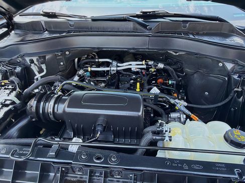 Used 2021 Ford Explorer XLT w/ Equipment Group 202A RWD image 33
