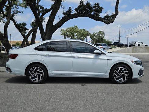 Used 2024 Volkswagen Jetta SEL FWD image 6