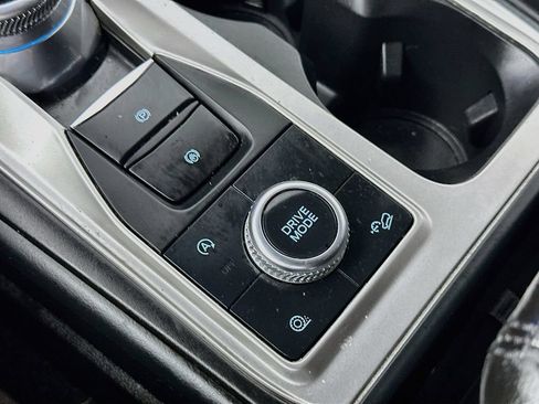 Used 2020 Ford Explorer XLT AWD/4WD image 19
